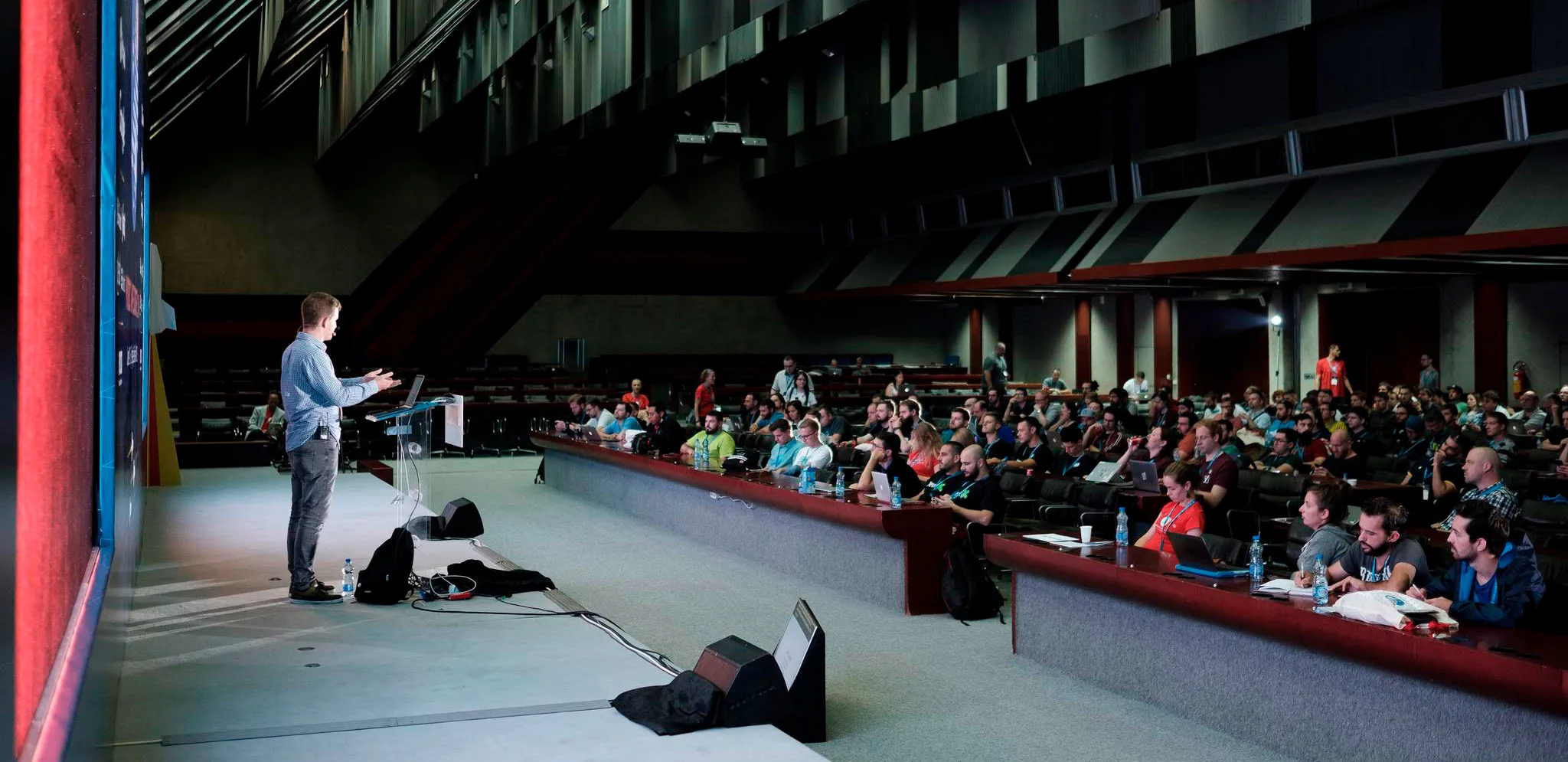 Photo of myself speaking at WordCamp Europe 2018 in Belgrade, Serbia
